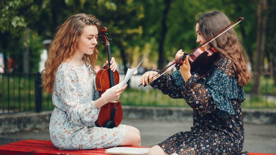 -trad-music-irish-st-patricks-day-freepik-rosslare-coast-hotel