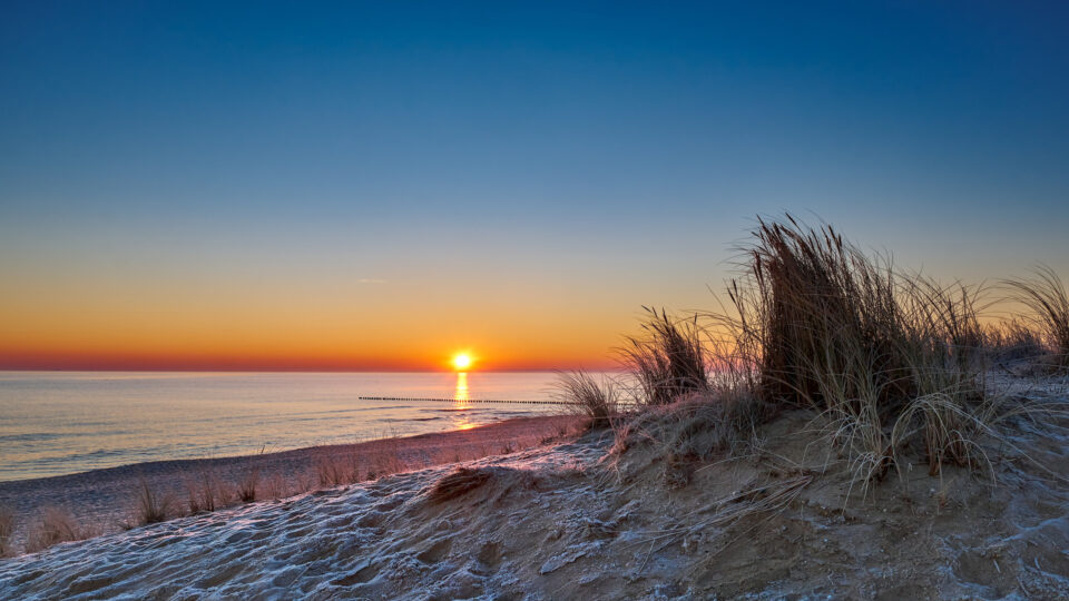 Winter Beach 1920 x 1080